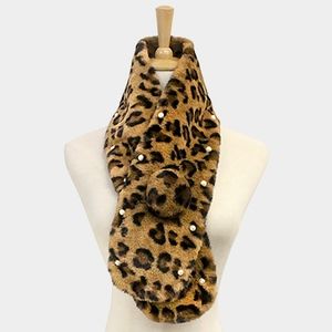 Leopard Print Faux Fur Pearl Pull Through Scarf Collar Winter Fashion Accessory